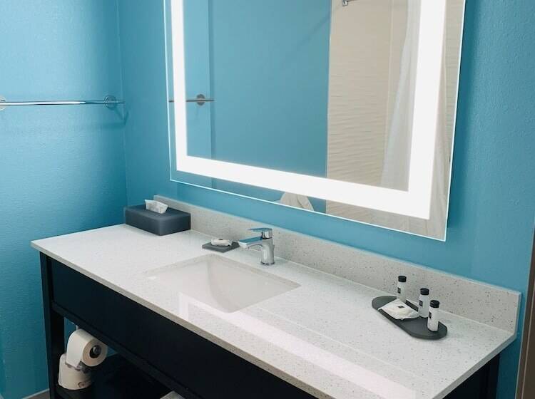 Номер Deluxe, La Quinta By Wyndham Montgomery