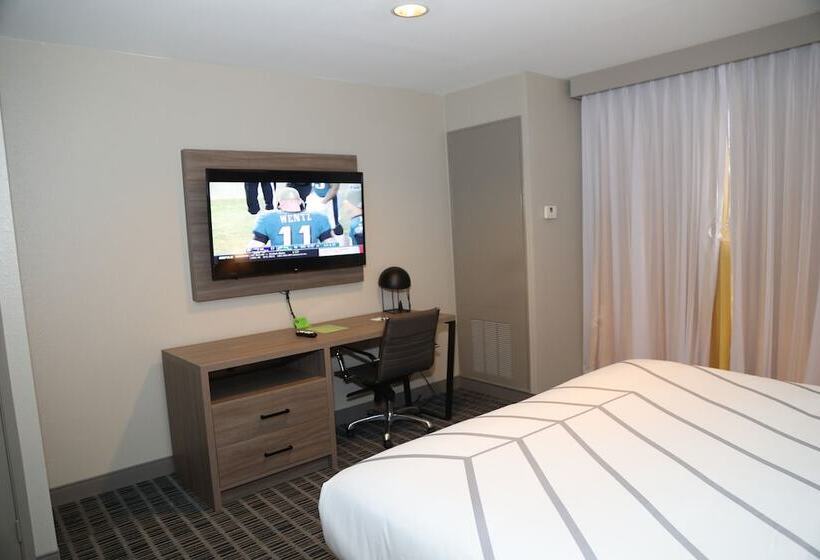 Люкс, La Quinta By Wyndham Montgomery