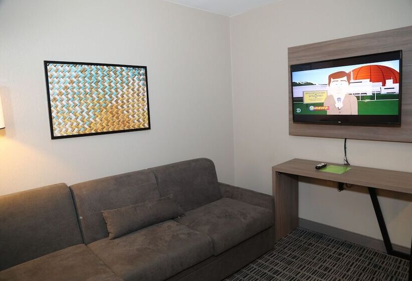 Люкс, La Quinta By Wyndham Montgomery