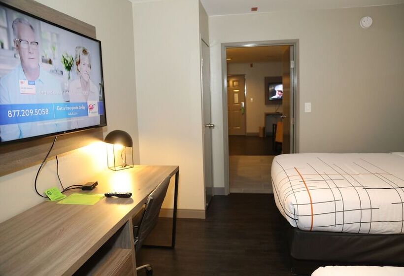 Люкс, La Quinta By Wyndham Montgomery