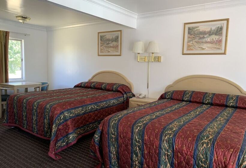 带2个双人床的标准工作室, Lark Motel Willits