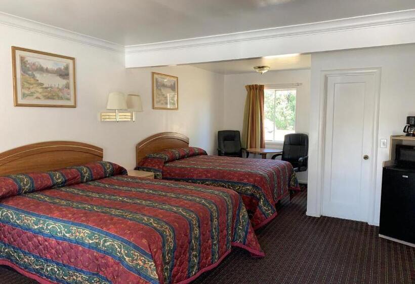 带2个双人床的标准工作室, Lark Motel Willits