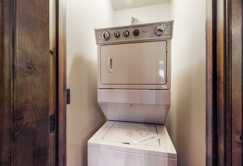 스위트, The White Buffalo Club