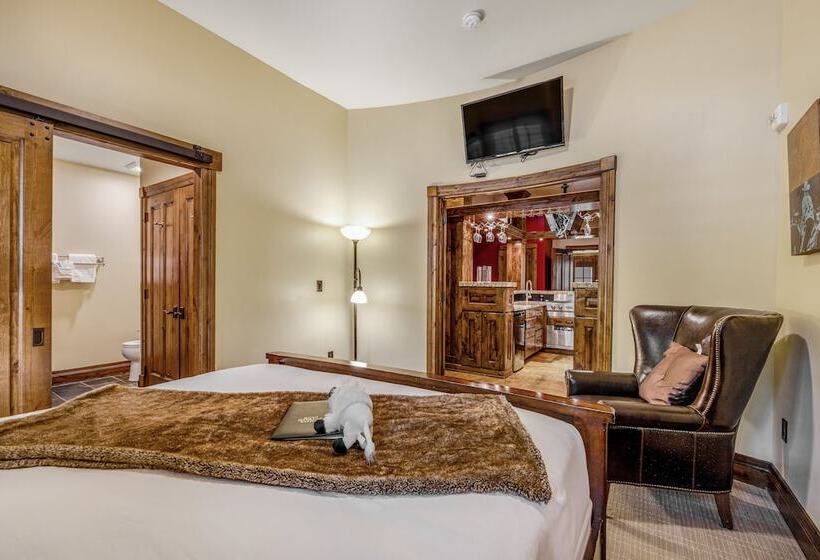 套房, The White Buffalo Club