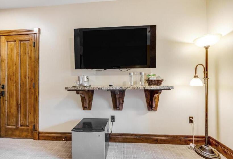 标准间, The White Buffalo Club