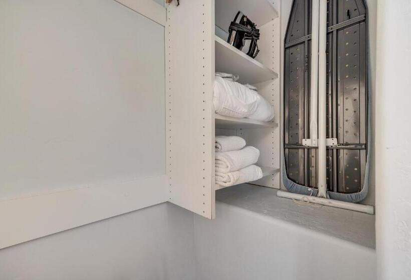 套房, The White Buffalo Club