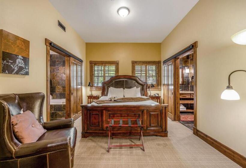 高级套房, The White Buffalo Club