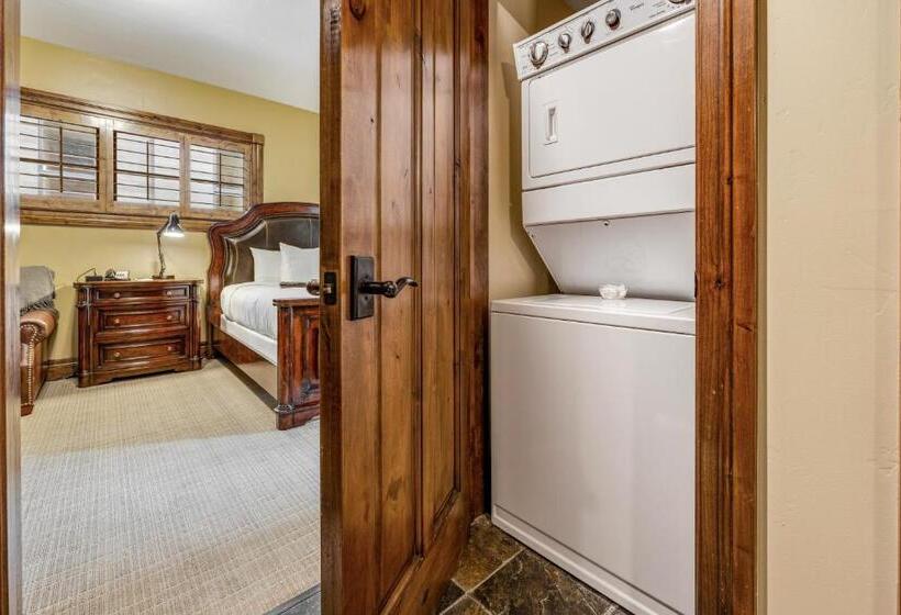 带大床的复式套间, The White Buffalo Club