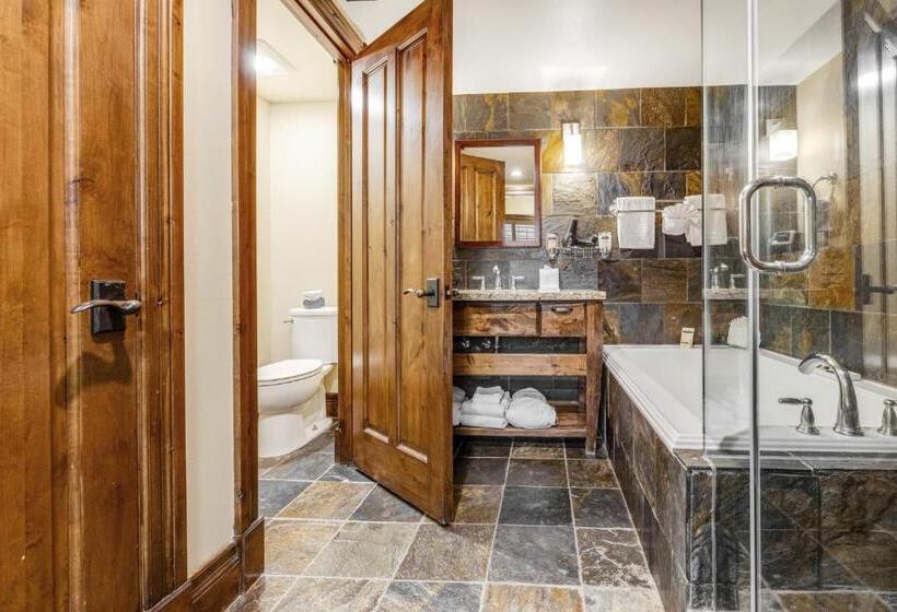 带大床的复式套间, The White Buffalo Club