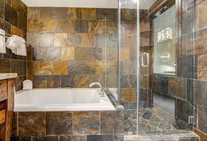 带大床的复式套间, The White Buffalo Club