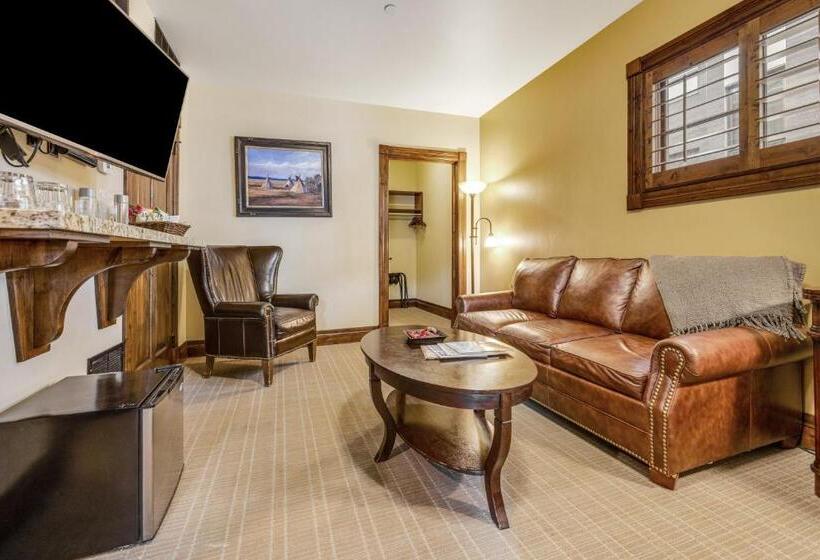 带大床的复式套间, The White Buffalo Club