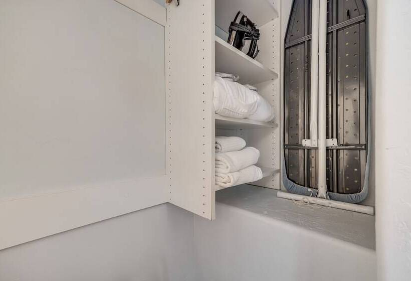 套房, The White Buffalo Club