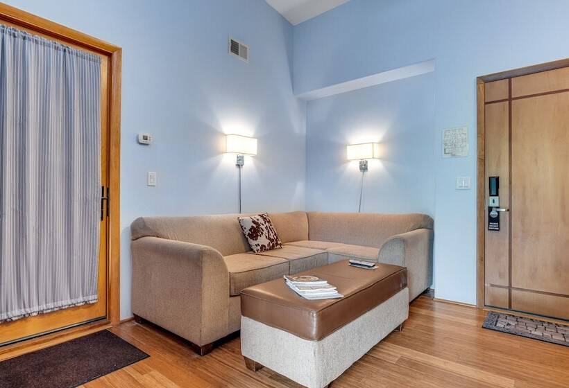 套房, The White Buffalo Club