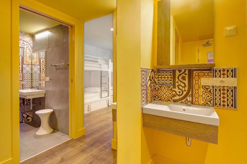 تختخواب در اتاق مشترک, Generator Barcelona