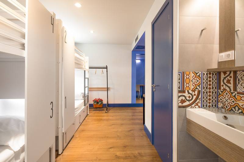 اتاق استاندارد سه نفره, Generator Barcelona