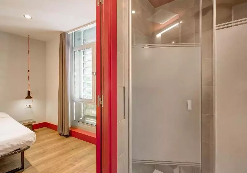 اتاق لوکس, Generator Barcelona