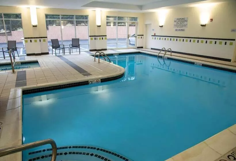 キングサイズベッドのスタンダードルーム, Fairfield Inn & Suites Lewisburg