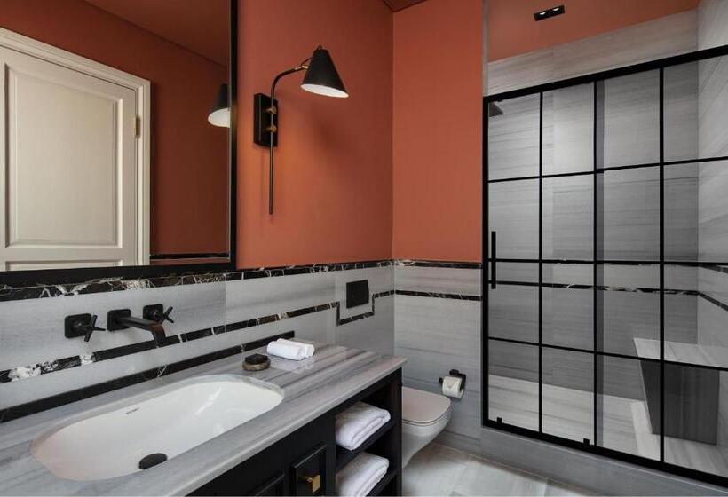 Deluxe Room King Bed & City View, Adahan Decamondo Pera, Autograph Collection