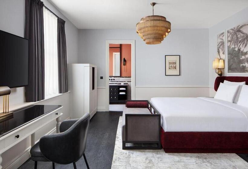 Deluxe Room King Bed & City View, Adahan Decamondo Pera, Autograph Collection