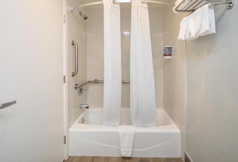 Стандартный Номер Кровать Кинг, Bayhill Inn