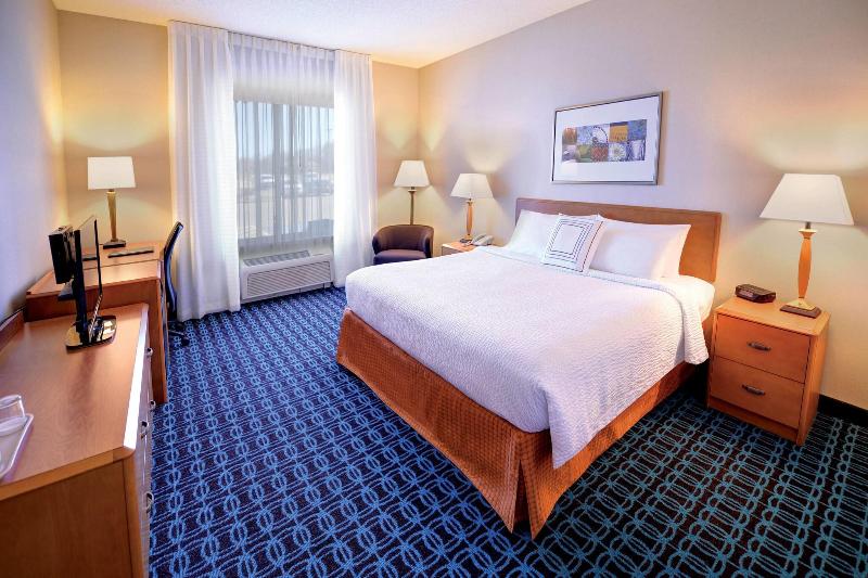 キングサイズベッドのスタンダードルーム, Fairfield Inn & Suites By Marriott Wausau