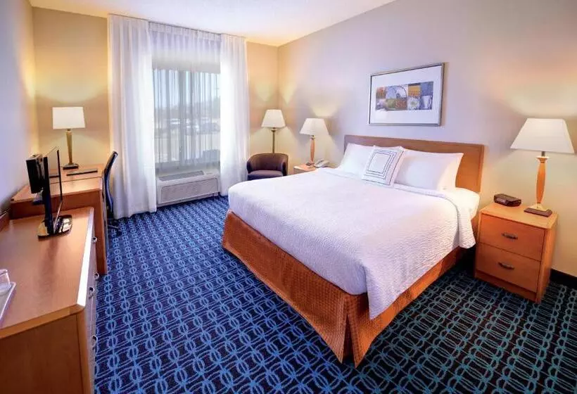 キングサイズベッドのスタンダードルーム, Fairfield Inn & Suites By Marriott Wausau