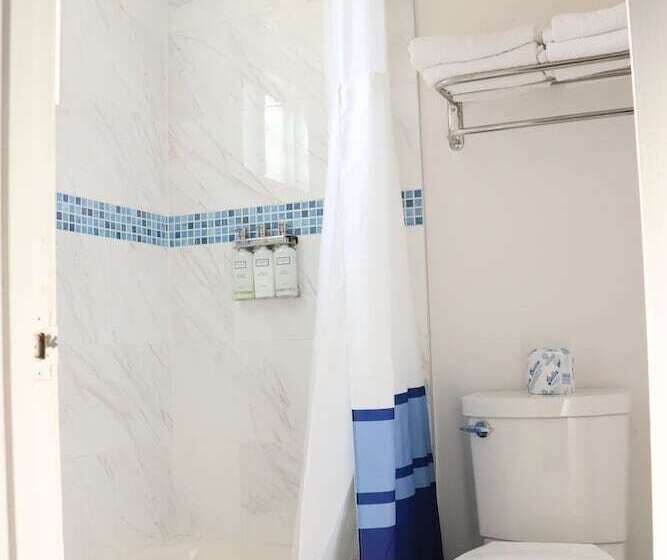 Номер Стандарт 2 Двуспальные Кровати, University Inn