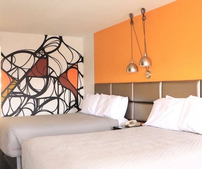 Номер Стандарт 2 Двуспальные Кровати, University Inn