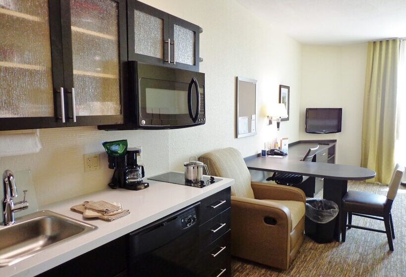 Студия Стандарт Двуспальная Кровать, Candlewood Suites Odessa, An Ihg