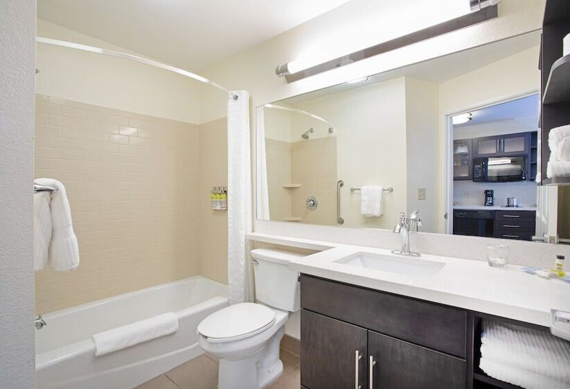 带大床的套房, Candlewood Suites Manhattan, An Ihg