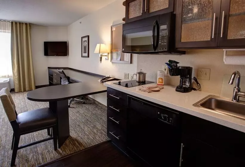 キングサイズベッドのスイートルーム, Candlewood Suites Manhattan, An Ihg