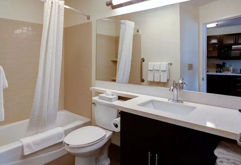 キングサイズベッドのスイートルーム, Candlewood Suites Manhattan, An Ihg