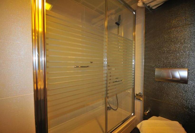 غرفة قياسية مطلّة علي البحر, Golden Rock Beach