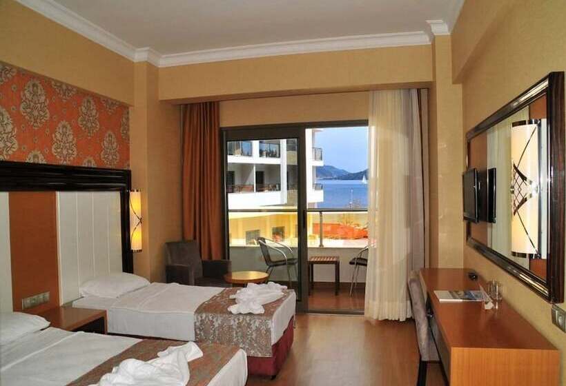 غرفة قياسية مطلّة علي البحر, Golden Rock Beach