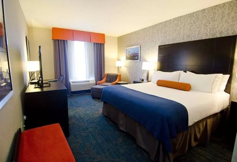 スイート, Holiday Inn Express Hotel & Suites Knoxville, An Ihg