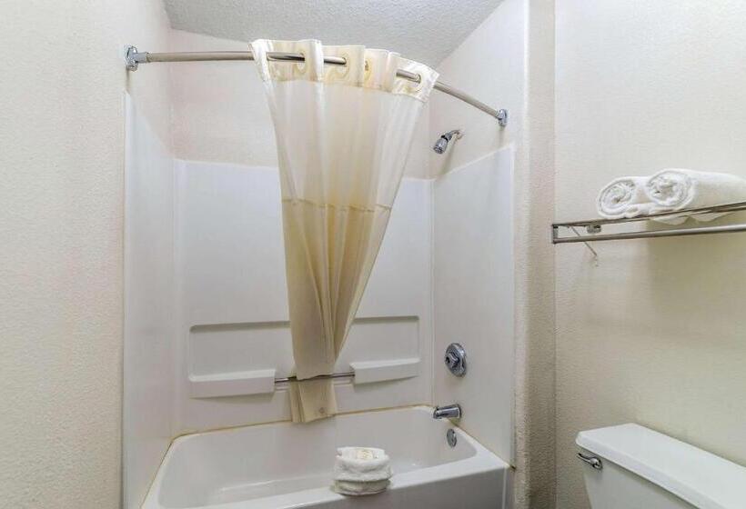 스위트 킹사이즈 침대, Quality Inn & Suites Canton