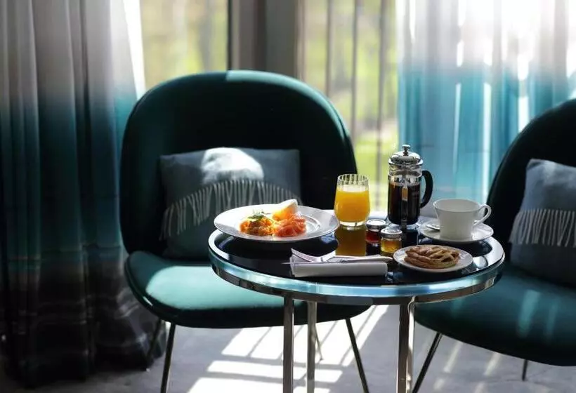 اتاق استاندارد با چشم‌انداز پارک, The Athenaeum Hotel & Residences