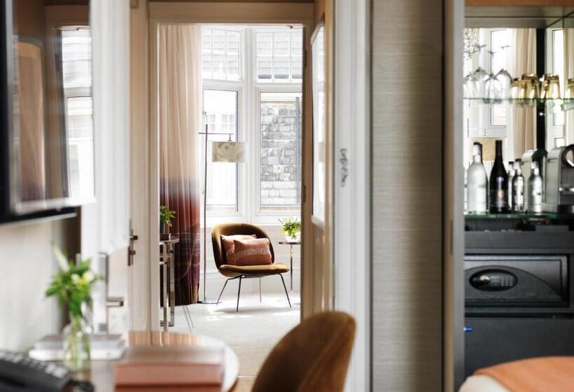 شقة غرفة واحدة, The Athenaeum Hotel & Residences