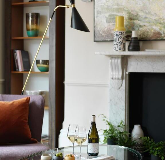 شقة غرفة واحدة, The Athenaeum Hotel & Residences