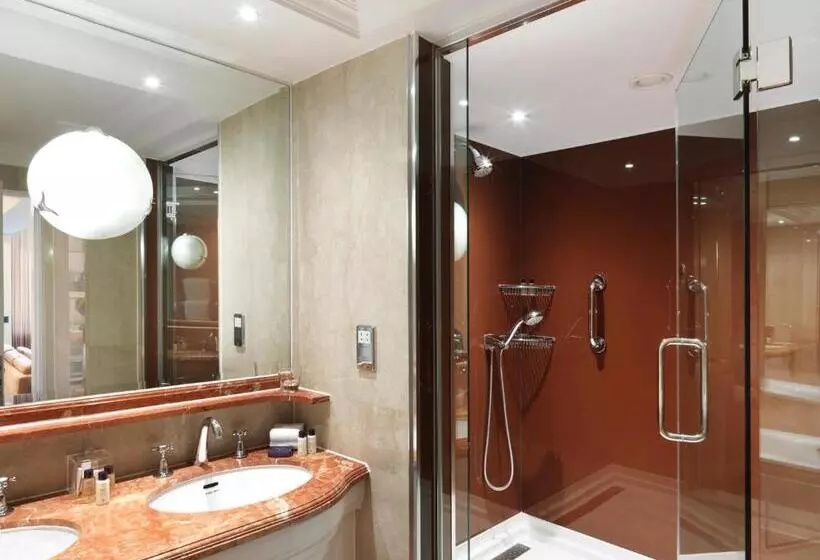 سوییت, The Athenaeum Hotel & Residences