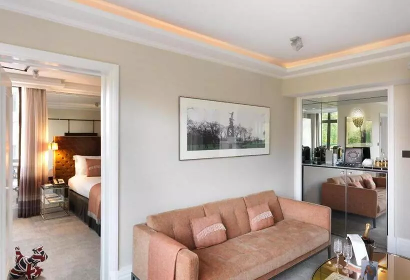 سوییت, The Athenaeum Hotel & Residences
