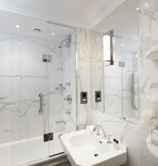 Номер Deluxe, The Athenaeum Hotel & Residences