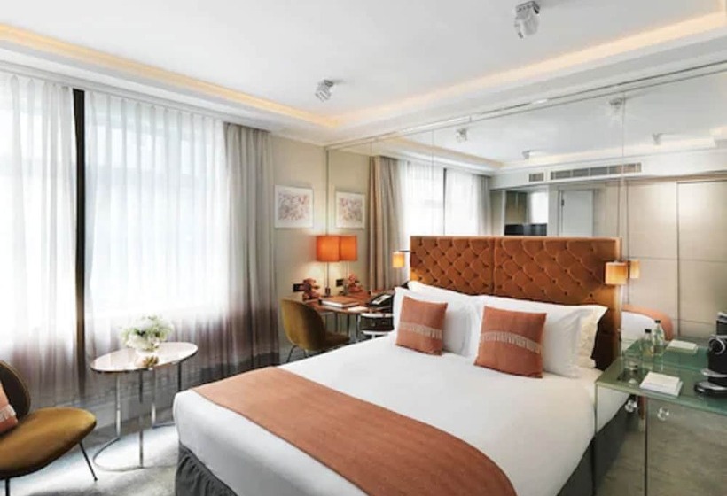 Номер Superior, The Athenaeum Hotel & Residences
