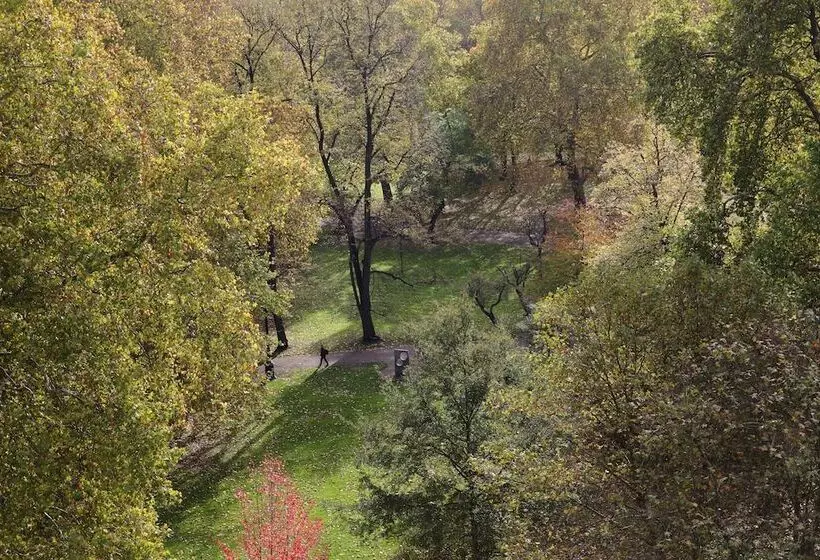 اتاق استاندارد با چشم‌انداز پارک, The Athenaeum Hotel & Residences