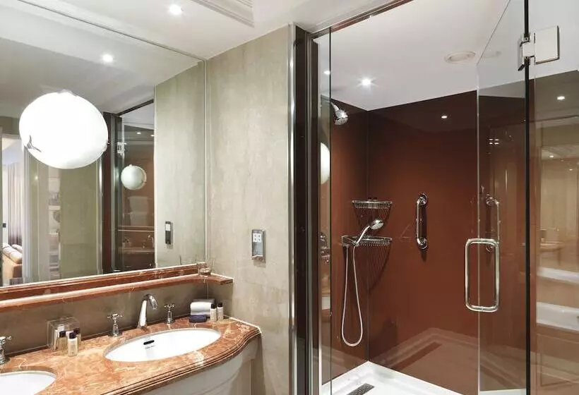 سوییت, The Athenaeum Hotel & Residences