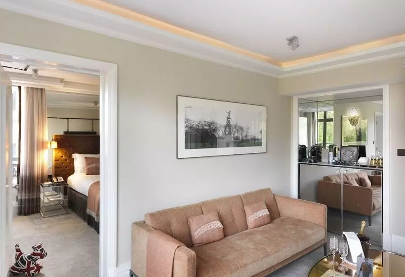 سوییت, The Athenaeum Hotel & Residences