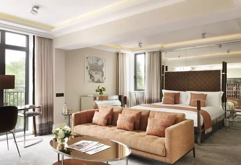 سوییت, The Athenaeum Hotel & Residences