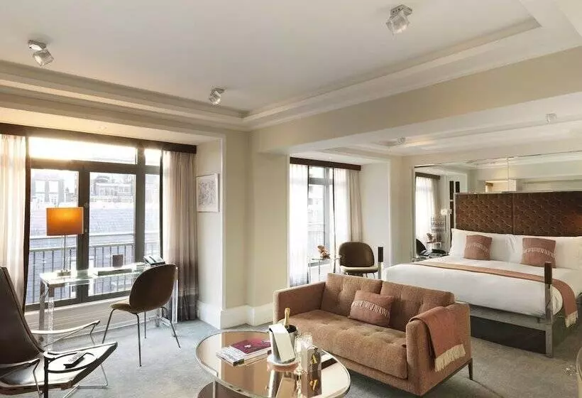 سوییت, The Athenaeum Hotel & Residences
