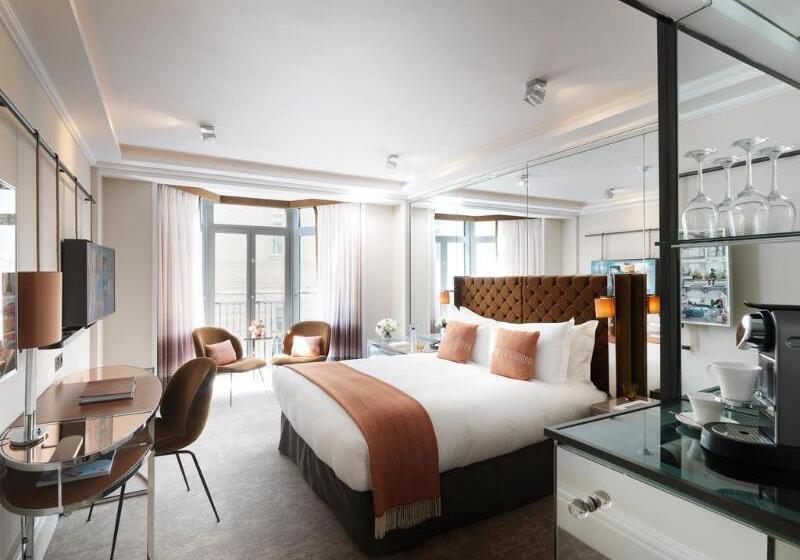 Номер Deluxe, The Athenaeum Hotel & Residences