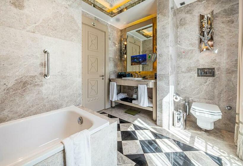 シティビューのデラックスルーム, Wyndham Grand Istanbul Kalamış Marina